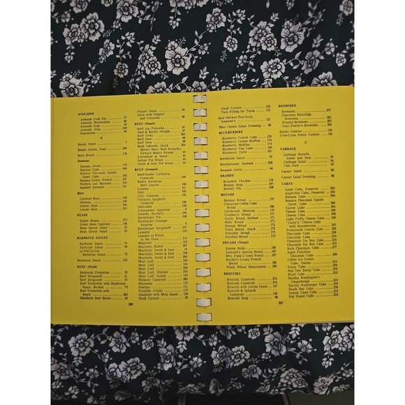 E. PLURIBUS ONION Chicago Latin School Parent Council 1976 Vtg Spiral Cook Book - Picture 7 of 12